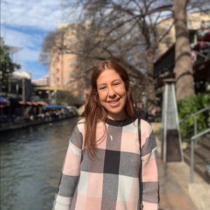 Meet your Posher, Maria isabel